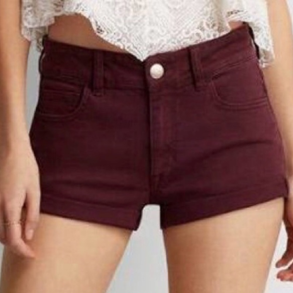 AMERICAN EAGLE - High Waisted Maroon Shorts